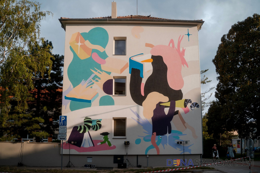 Budovu Záhorskej knižnice v Senici zdobí nový mural, župa ju bude ďalej modernizovať