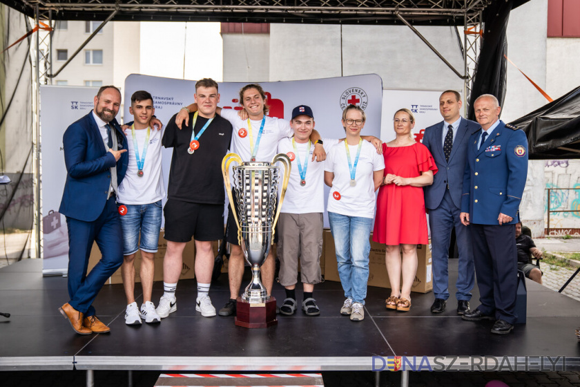 Foto: trnava-vuc.sk V druhom ročníku súťaže Mladý záchranár trnavskej župy zvíťazil tím z Arcibiskupského gymnázia v Trnave
