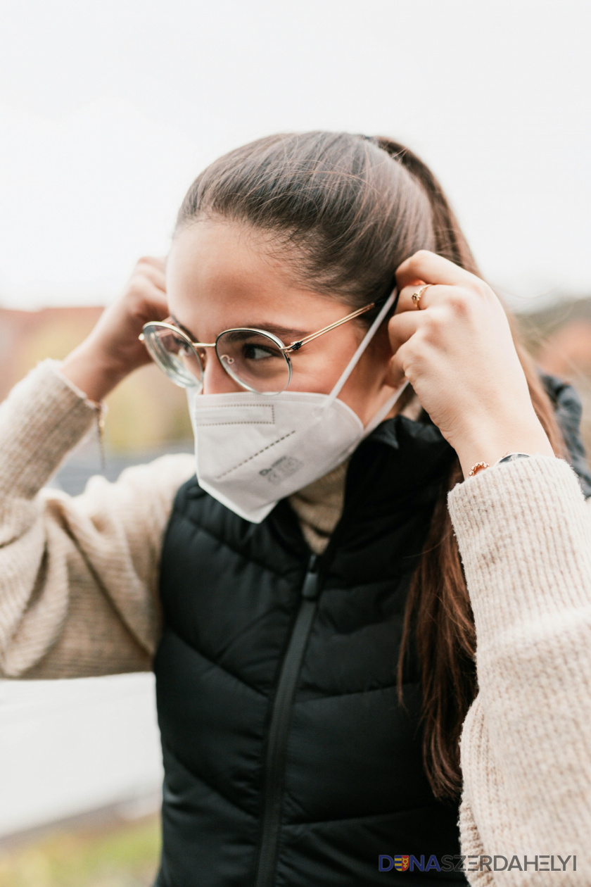 Respirátor bude povinný aj v exteriéri a na podujatiach