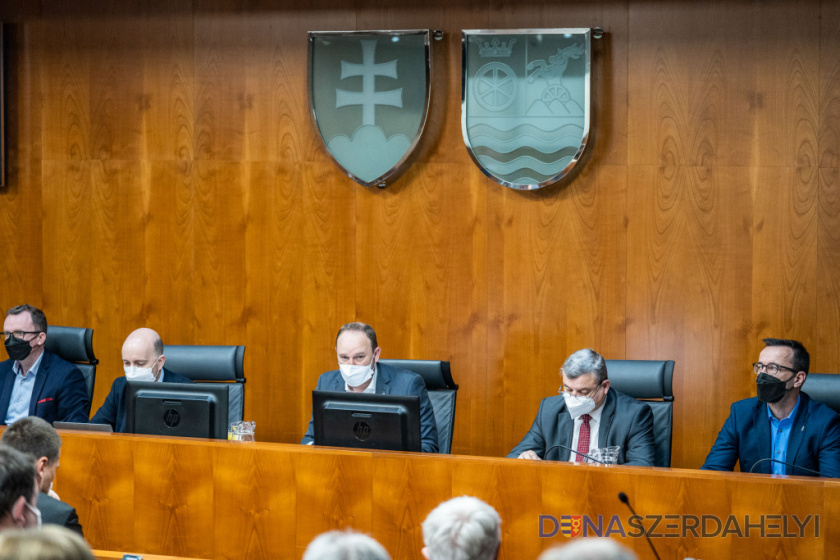 Foto: trnava-vuc.sk Poslanci rozhodli o rozdelení dotácií medzi takmer 500 obcí a organizácií