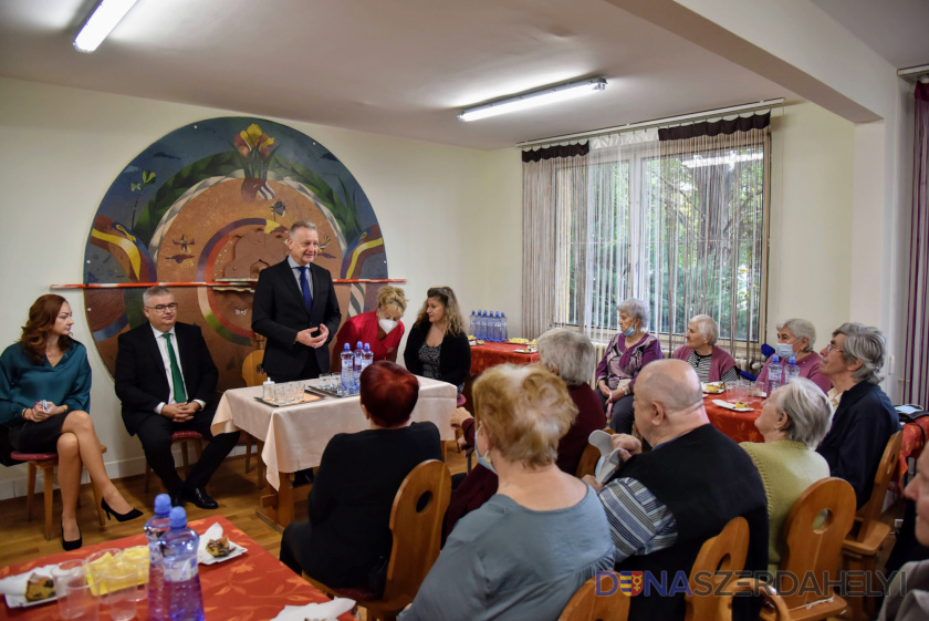 JUDr. Zoltán Hájos: „Potrebujeme istotu a stabilitu. Našou úlohou je zabezpečiť, aby každá mestská inštitúcia mala teplo, svetlo a energiu potrebnú na fungovanie.“