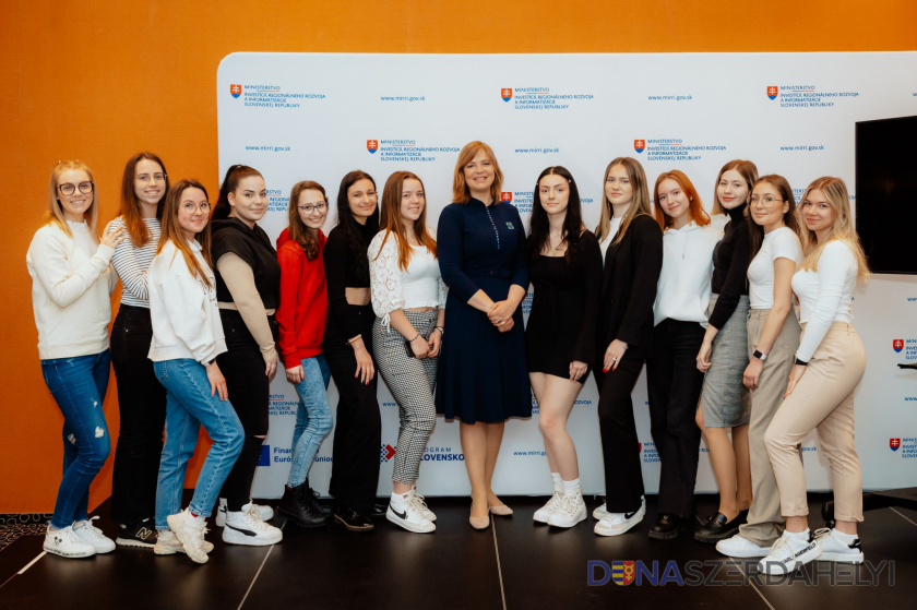 Vicepremiérka Remišová: Slovensko potrebuje viac IT špecialistiek – ministerstvo informatizácie podporuje aktivity na prilákanie dievčat a žien do IT sektora 