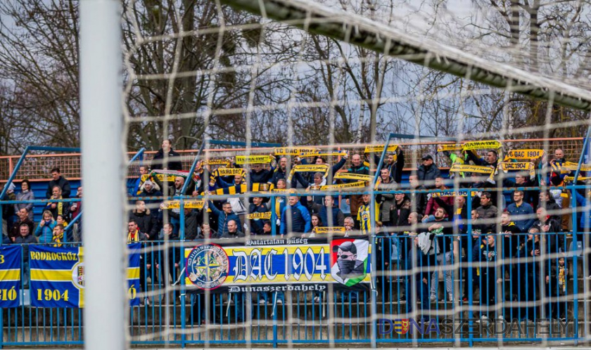Foto: dac1904.sk / Lelkes Ernő Predaj vstupeniek na stretnutie Michalovce-DAC