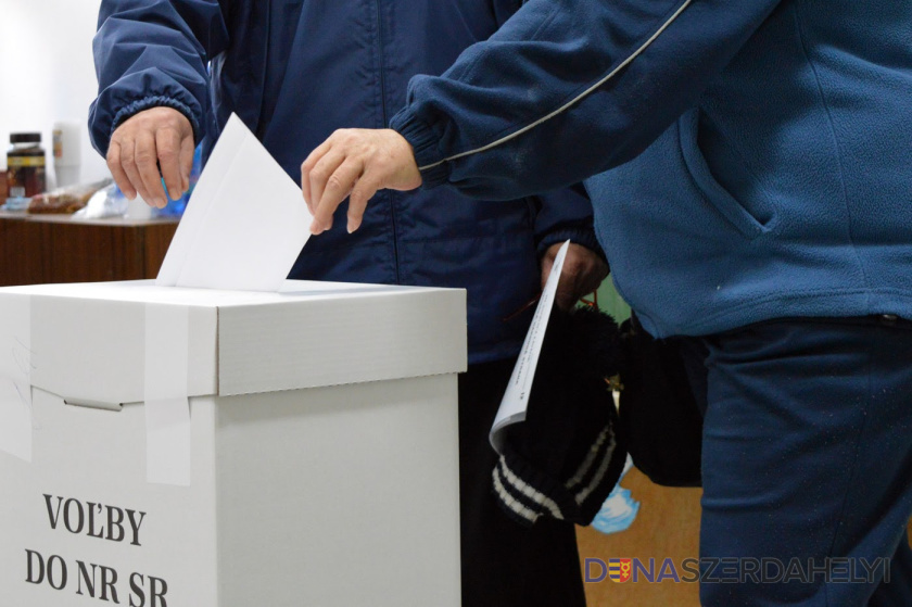 Za vynesenie hlasovacích lístkov z volebnej miestnosti hrozí pokuta