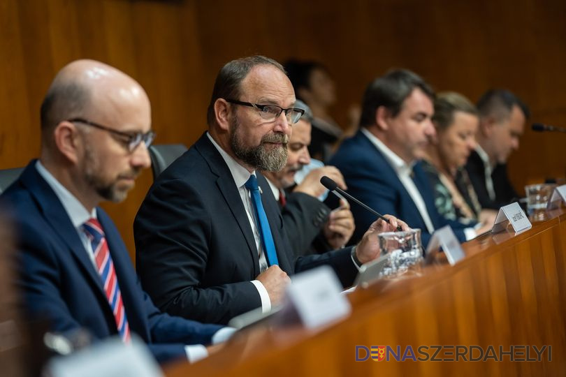 Výstavba cyklotrás i cezhraničné projekty - aj to boli témy krajského zastupiteľstva TTSK