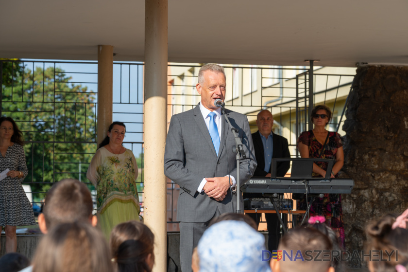 Nový školský rok sa začal aj na Základnej škole Zoltána Kodálya s VJM a Základnej škole Smetanov háj