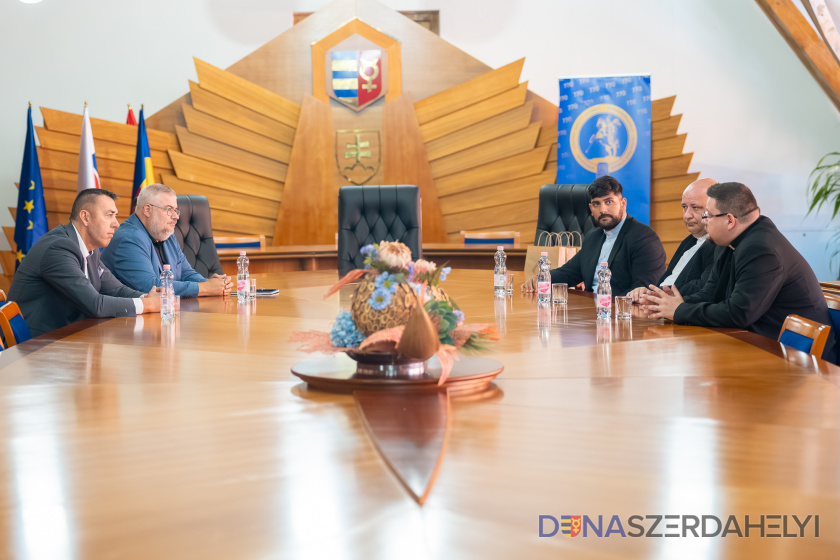 foto: Vince Rózsár Viceprimátori Dunajskej Stredy prijali nového kaplána a diakona mesta