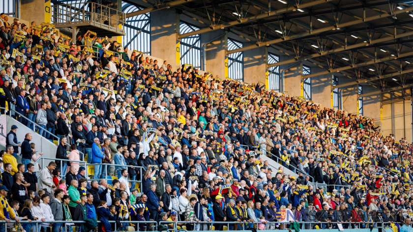 Diváci a MOL Aréna