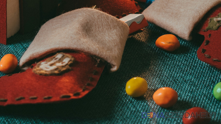 Rizikové sú najmä tvrdé cukríky, oriešky, hrozienka, ale aj malé hračky či ozdoby z mikulášskych balíčkov (Ilustračné foto: unsplash.com) Skrytá hrozba v mikulášskych balíčkoch: čo robiť, ak dieťa vdýchne drobný predmet?