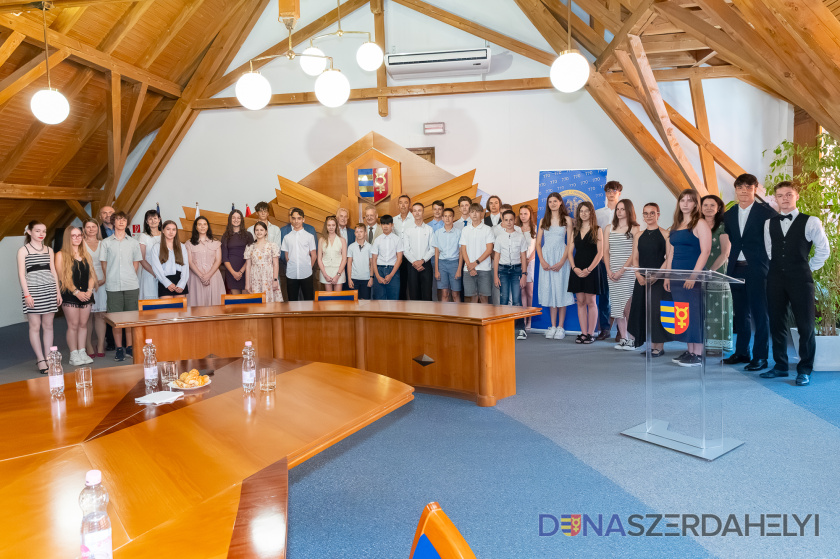 Foto: Vince Rózsár Slávnostne privítali vynikajúcich žiakov škôl nášho mesta