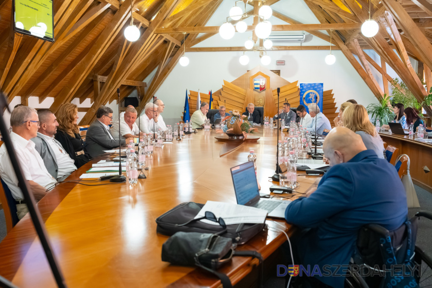 Foto: Vince Rózsár Rozhodli aj o všeobecne záväzných nariadeniach týkajúcich sa sociálnej oblasti