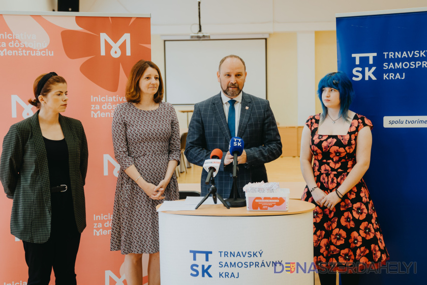 Foto: TTSK TTSK: Trnavský kraj vstupuje do Iniciatívy za dôstojnú menštruáciu a na svojich stredných školách inštaluje “Starterpack pre tvoje dni”
