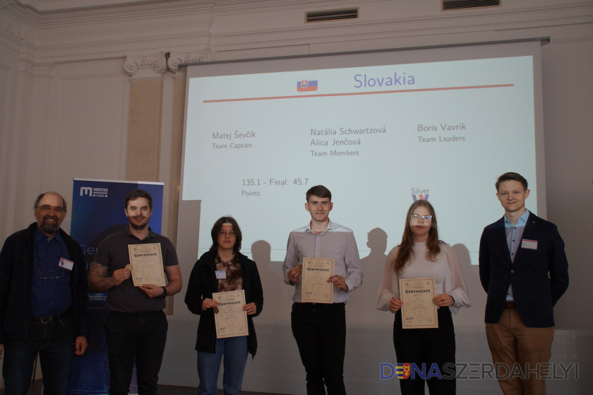 Foto: newschool.sk Slovenskí študenti získali striebro v medzinárodnej fyzikálnej súťaži