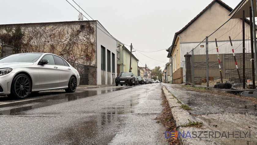 Ordinácie a lekáreň nachádzajúce sa na Ružovej ulici budú počas rekonštrukcie prístupné zo Štefánikovej ulice. Začína sa rekonštrukcia Ružovej ulice