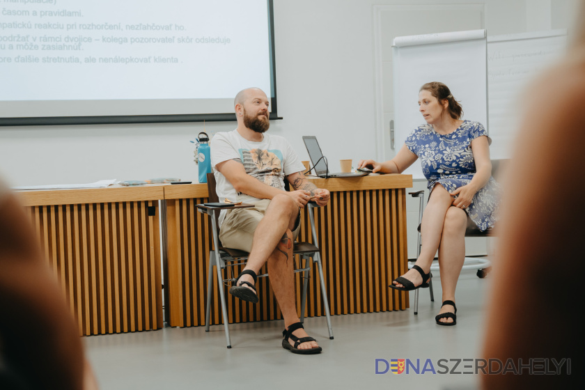 Vzdelávaním pracovníkov zariadení sociálnych služieb župa pomáha predchádzať závislostiam seniorov