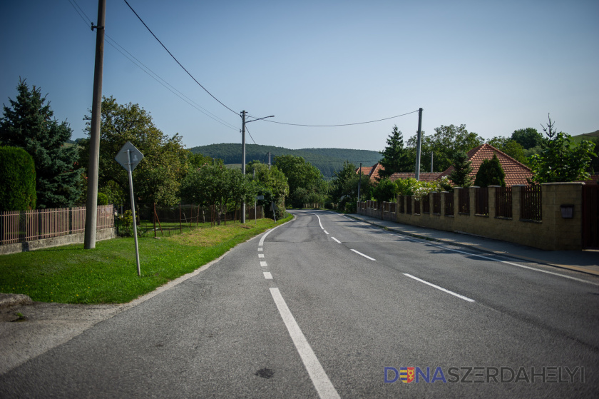 Foto: TTSK Trnavská župa začala rekonštruovať ďalší úsek cesty v okrese Senica, zlepší prístup aj k hradu Branč