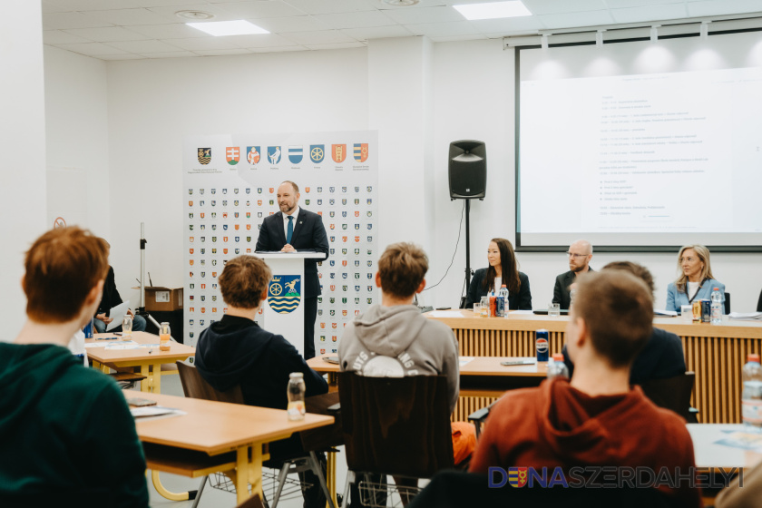 Mladý Európan 2026 na pôde Trnavskej župy: O postup do finále vedomostnej súťaže bojovalo dvadsaťsedem stredoškolákov