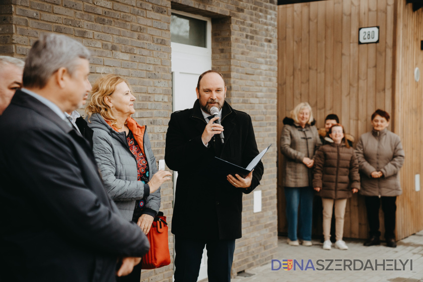    Župa otvorila nové bývanie v Medveďove: Klienti vymenia veľkokapacitné zariadenia za domov rodinného typu