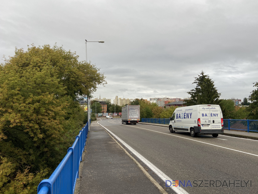 Dopravní policajti sa zamerajú na kontrolu vodičov autobusov a nákladných vozidiel