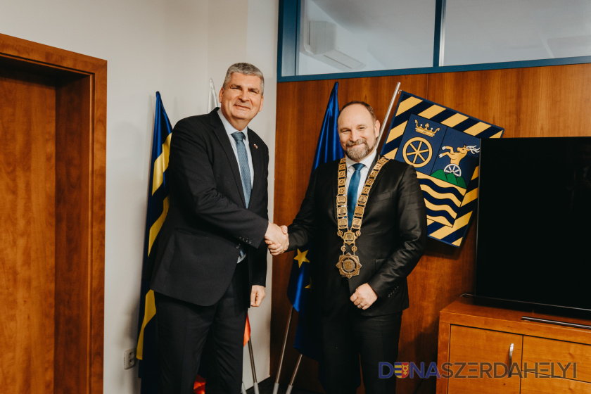 Foto: TTSK Trnavský župan hovoril so slovinským veľvyslancom o obnove vzácnych organov