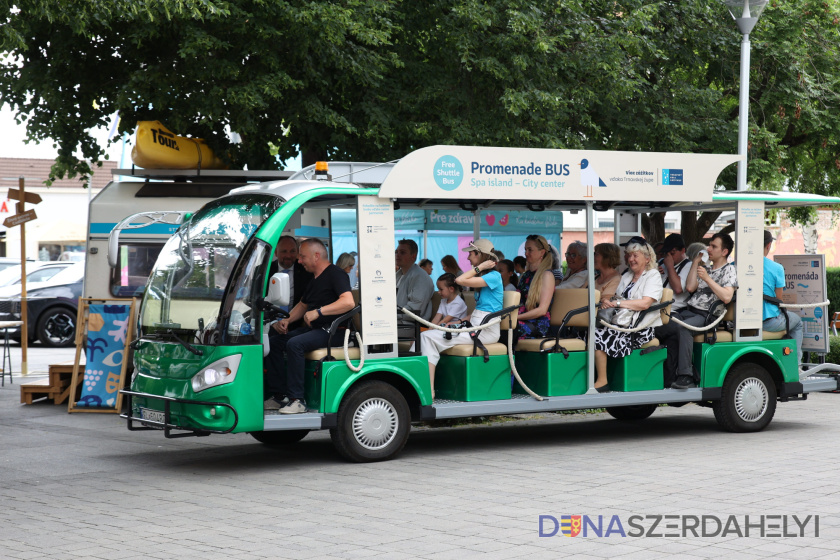 Foto: KOCR Trnavský kraj Promenáda bus uľahčí presun medzi Kúpeľným ostrovom a centrom Piešťan