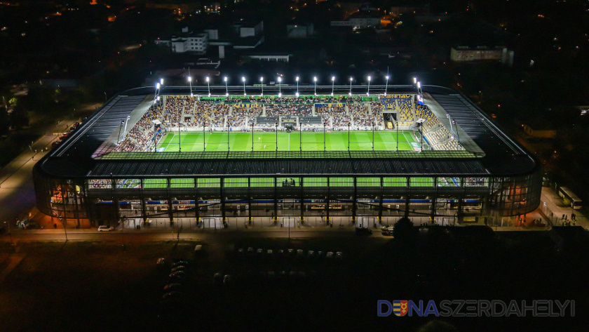 Modernizácia MOL Arény: nová svetelná a zvuková technika, výmena reklamných panelov