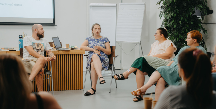 Proti závislostiam seniorov bojujeme vzdelávaním pracovníkov sociálnych služieb