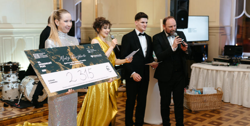 Výťažok zo župného plesu v Divadle Jána Palárika pomôže ľuďom v ťažkých životných situáciách