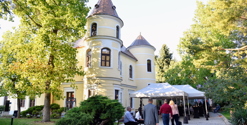 Obnovená Vermesova vila: opäť otvorili sídlo Galérie súčasných maďarských umelcov 