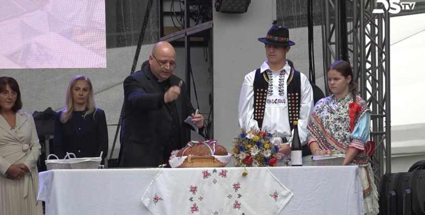 Embedded thumbnail for Brány Žitnoostrovského jarmoku sa slávnostne otvorili