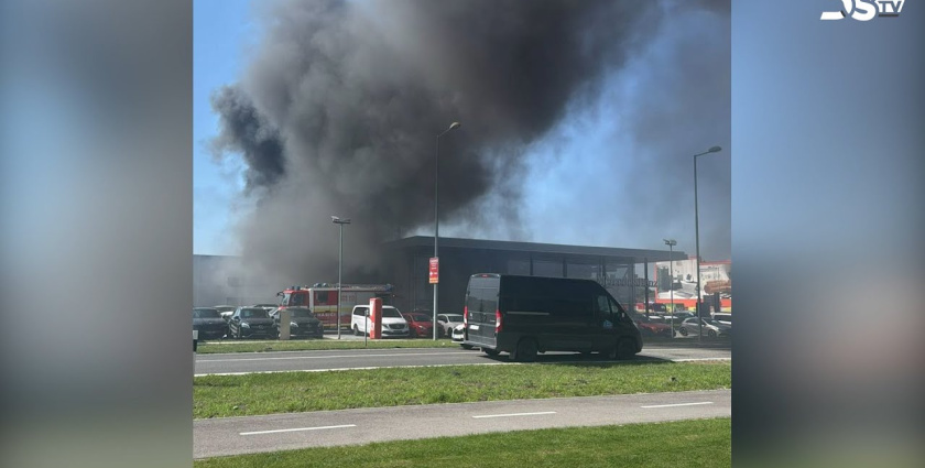 Embedded thumbnail for Požiare strniska a požiar na strešnej konštrukcii autosalónu 
