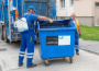 Dezinfikácia smetných kontajnerov na sídliskách práve prebieha